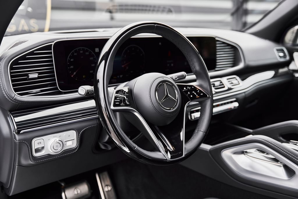 Used 2026 Mercedes-Benz Maybach GLS 600 4MATIC image 35