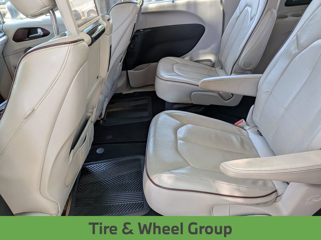 Used 2017 Chrysler Pacifica Limited FWD image 23