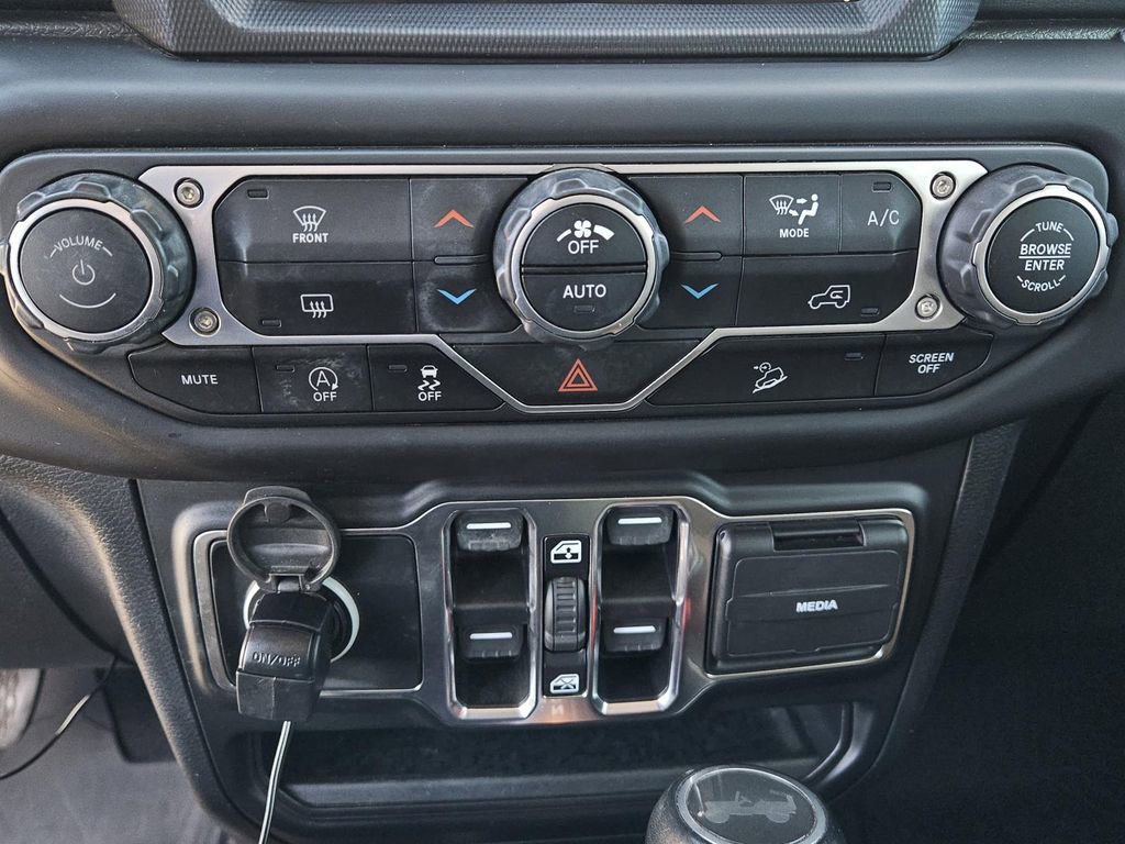 Used 2020 Jeep Wrangler Unlimited Sahara image 15