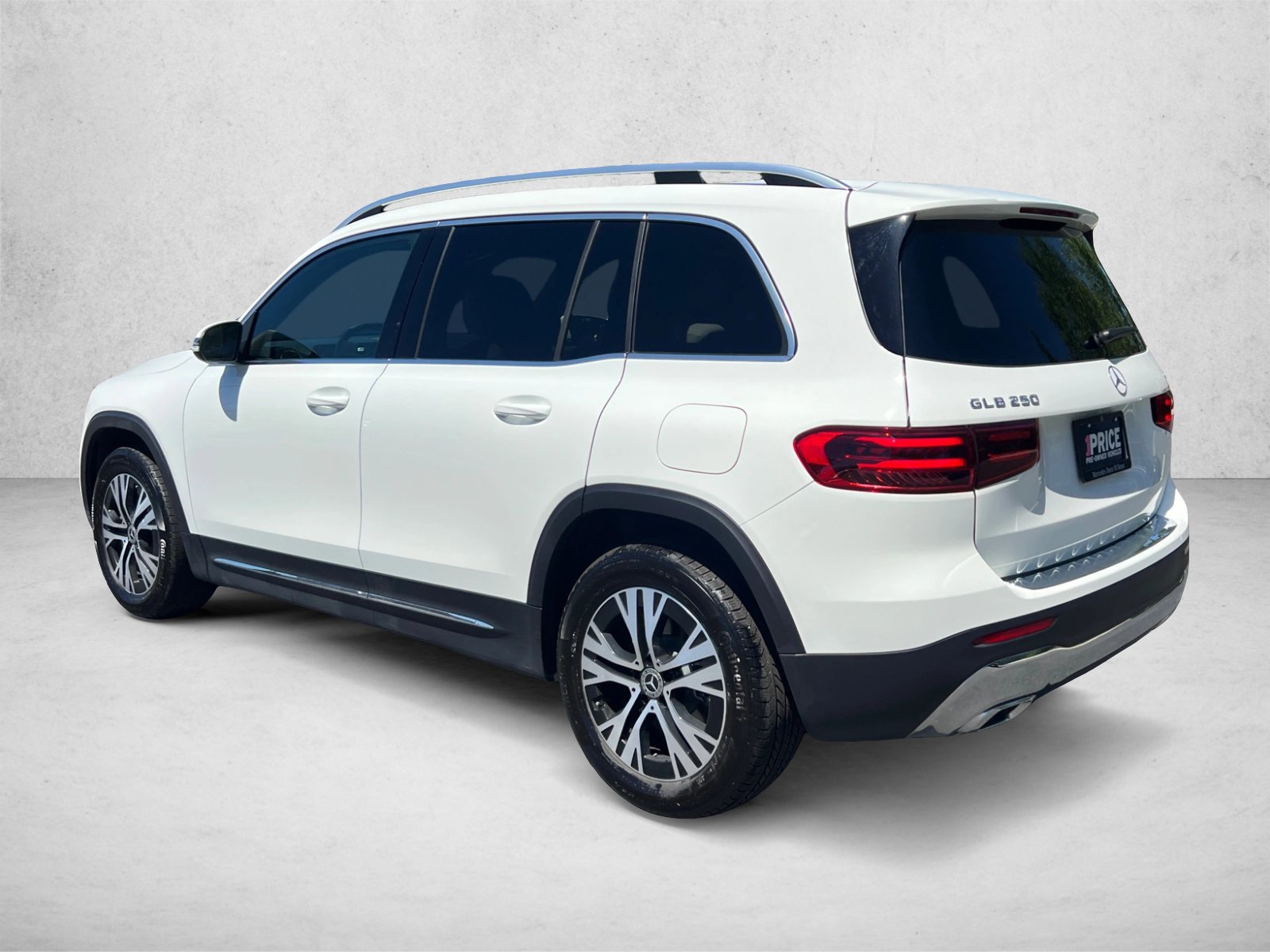Used 2026 Mercedes-Benz GLB 250 4MATIC image 7