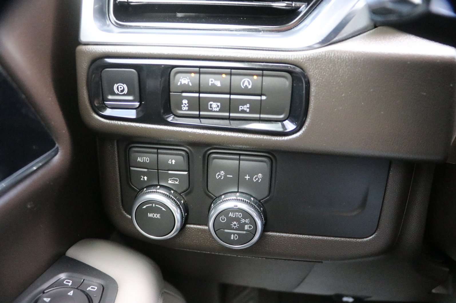Used 2026 GMC Yukon XL Elevation AWD/4WD image 12