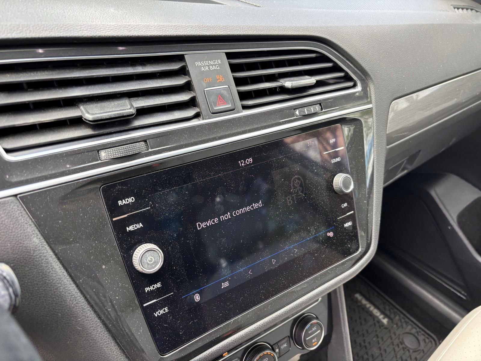 Used 2018 Volkswagen Tiguan SE w/ Panoramic Sunroof Package image 19