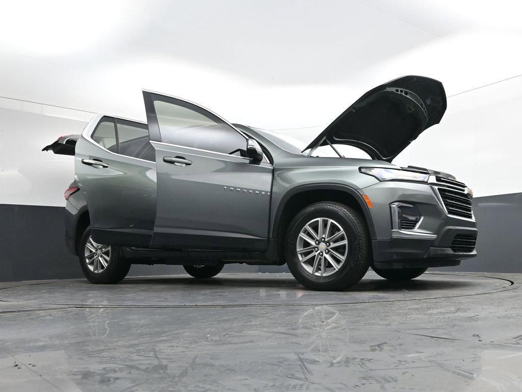 Used 2022 Chevrolet Traverse LT image 32