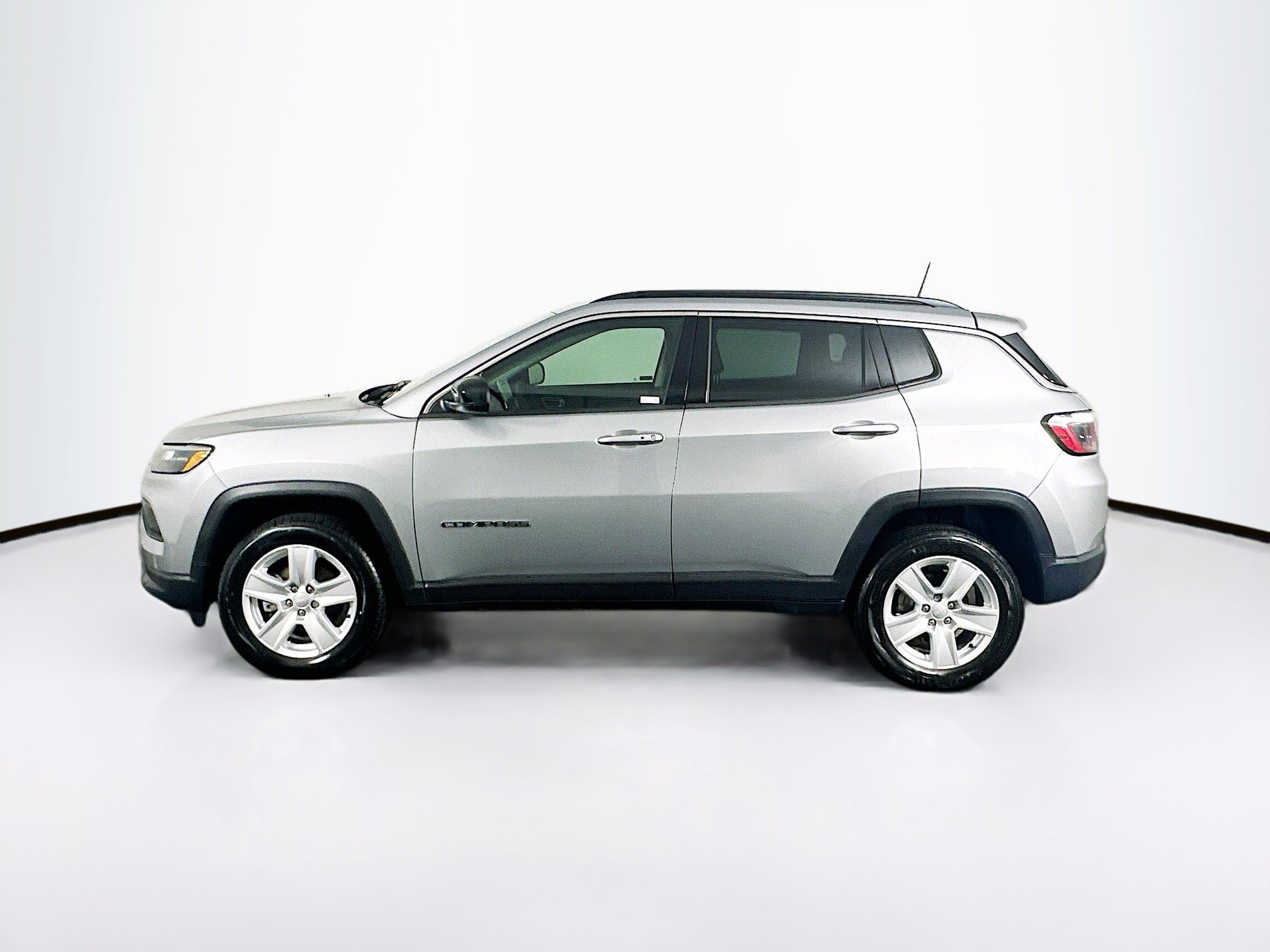 Used 2022 Jeep Compass Latitude image 4