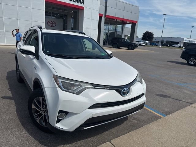 Used 2016 Toyota RAV4 XLE AWD/4WD image 2