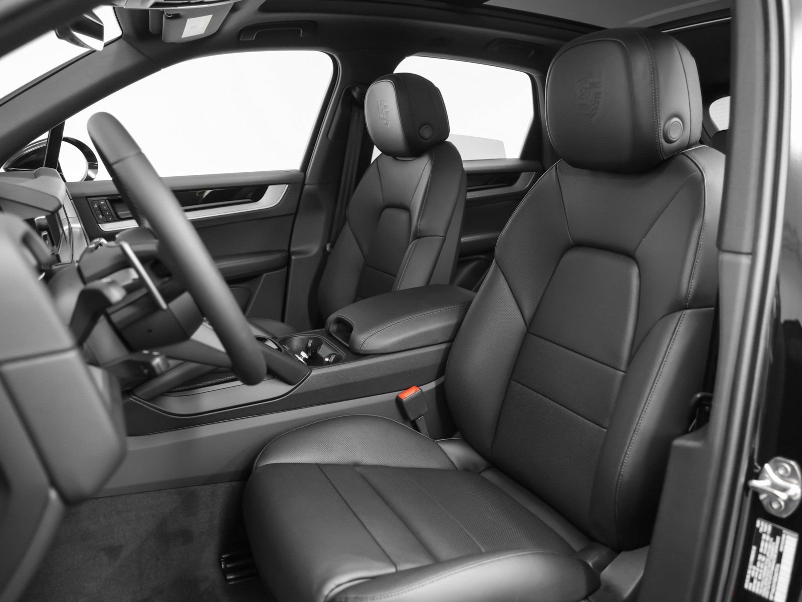 Certified 2025 Porsche Cayenne image 5