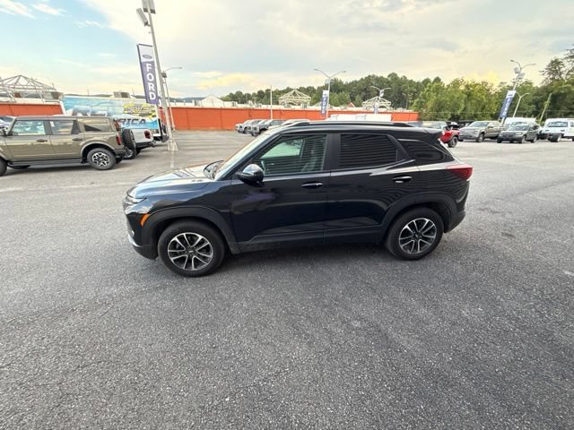 Used 2025 Chevrolet TrailBlazer LT w/ Convenience Package FWD image 2