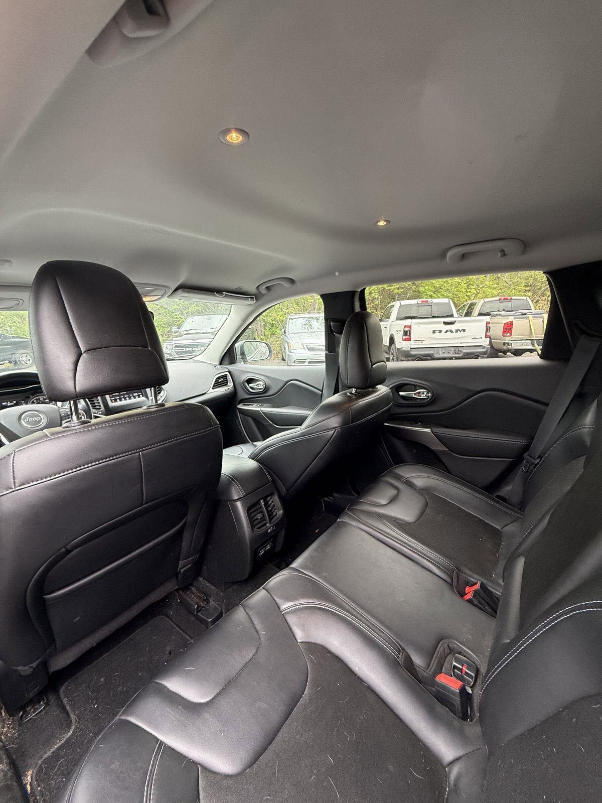 Used 2021 Jeep Cherokee Latitude Plus AWD/4WD image 10