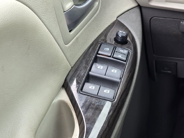 Used 2017 Toyota Sienna XLE Premium FWD image 17