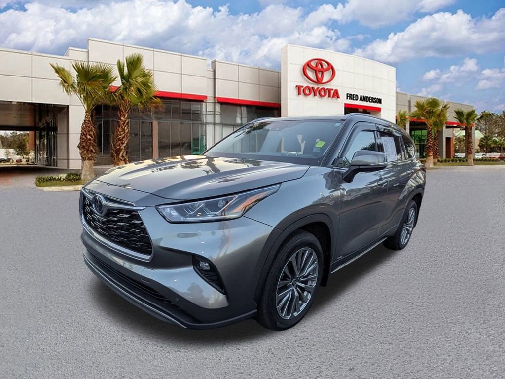 Certified 2025 Toyota Highlander Limited image 9