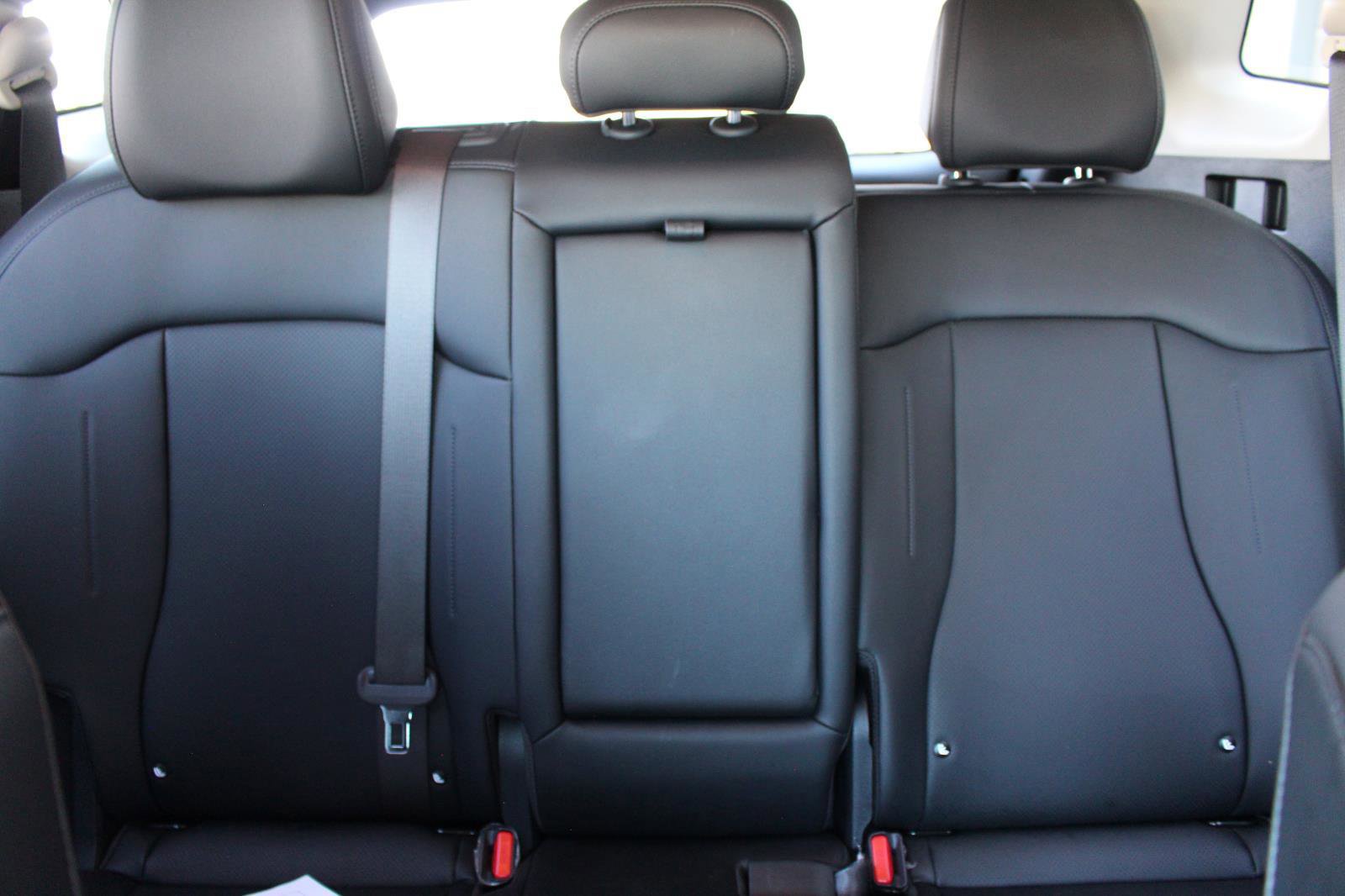 Used 2025 Kia Sportage EX image 31