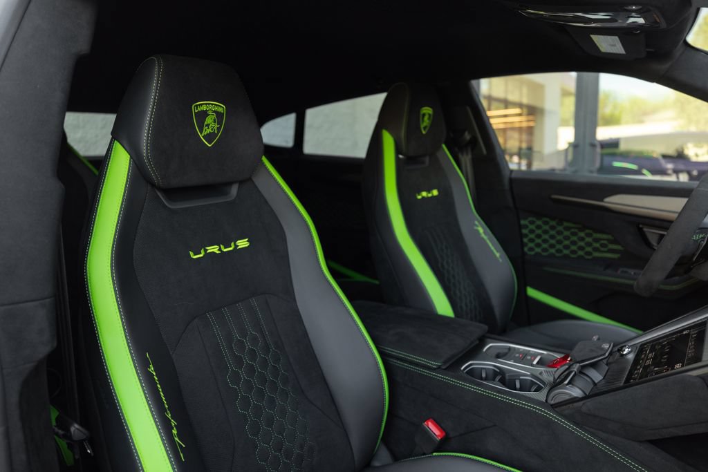 Used 2024 Lamborghini Urus Performante AWD/4WD image 23