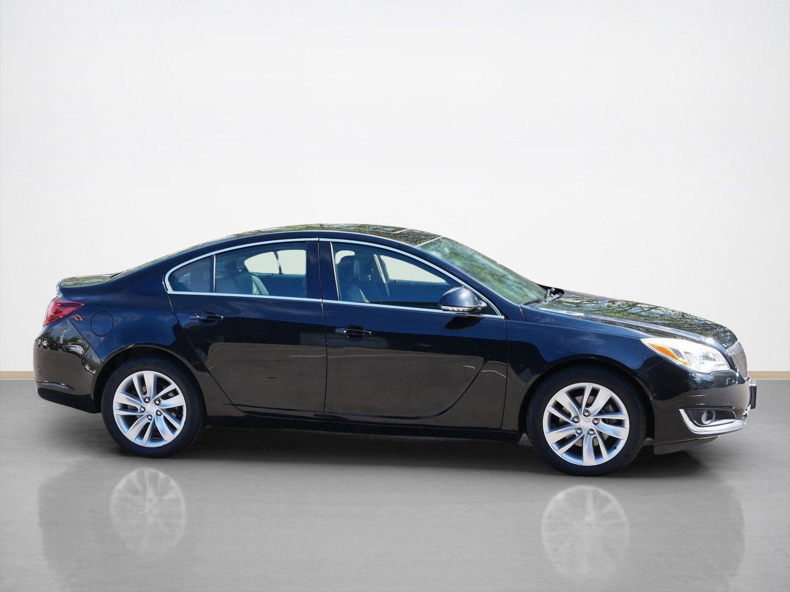 Used 2016 Buick Regal Premium w/ Driver Confidence Package #1 AWD/4WD image 2