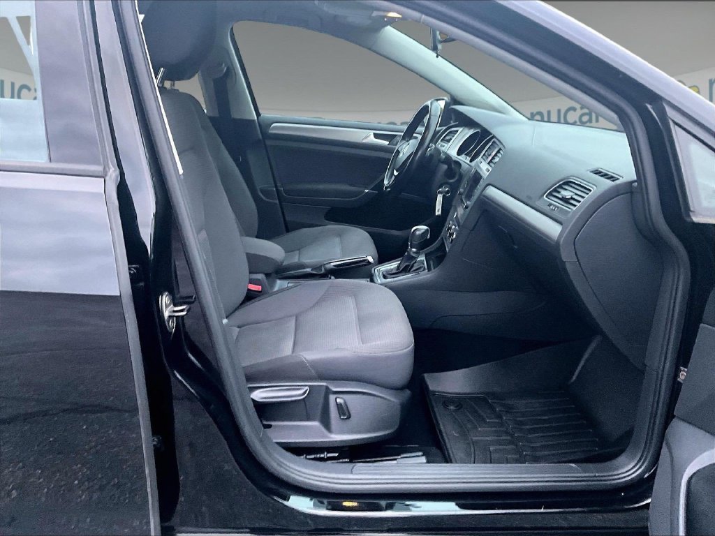 Used 2017 Volkswagen Golf S FWD image 21