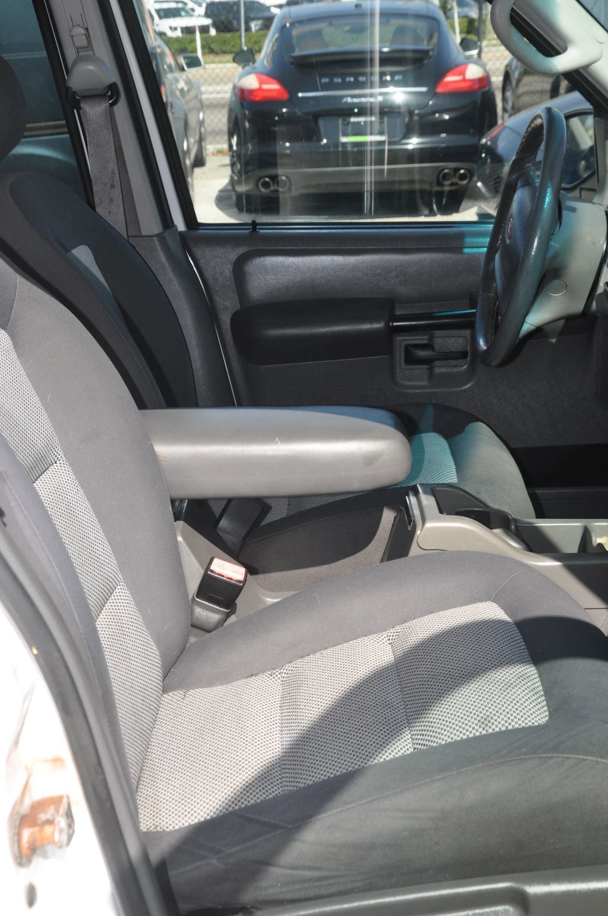 Used 2004 Ford Explorer Sport Trac XLT AWD/4WD image 33