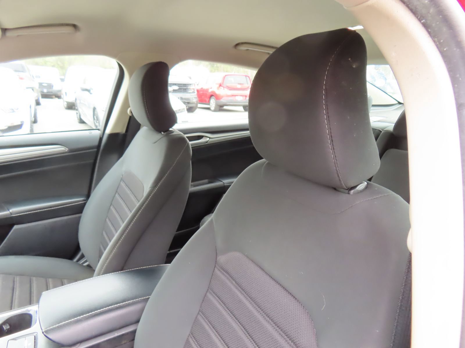 Used 2019 Ford Fusion SE image 27