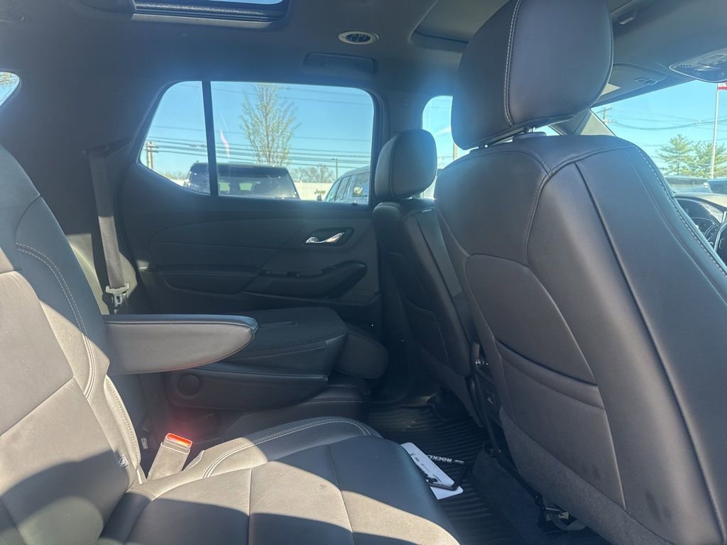 Used 2023 Chevrolet Traverse LT w/ LT Premium Package AWD/4WD image 14