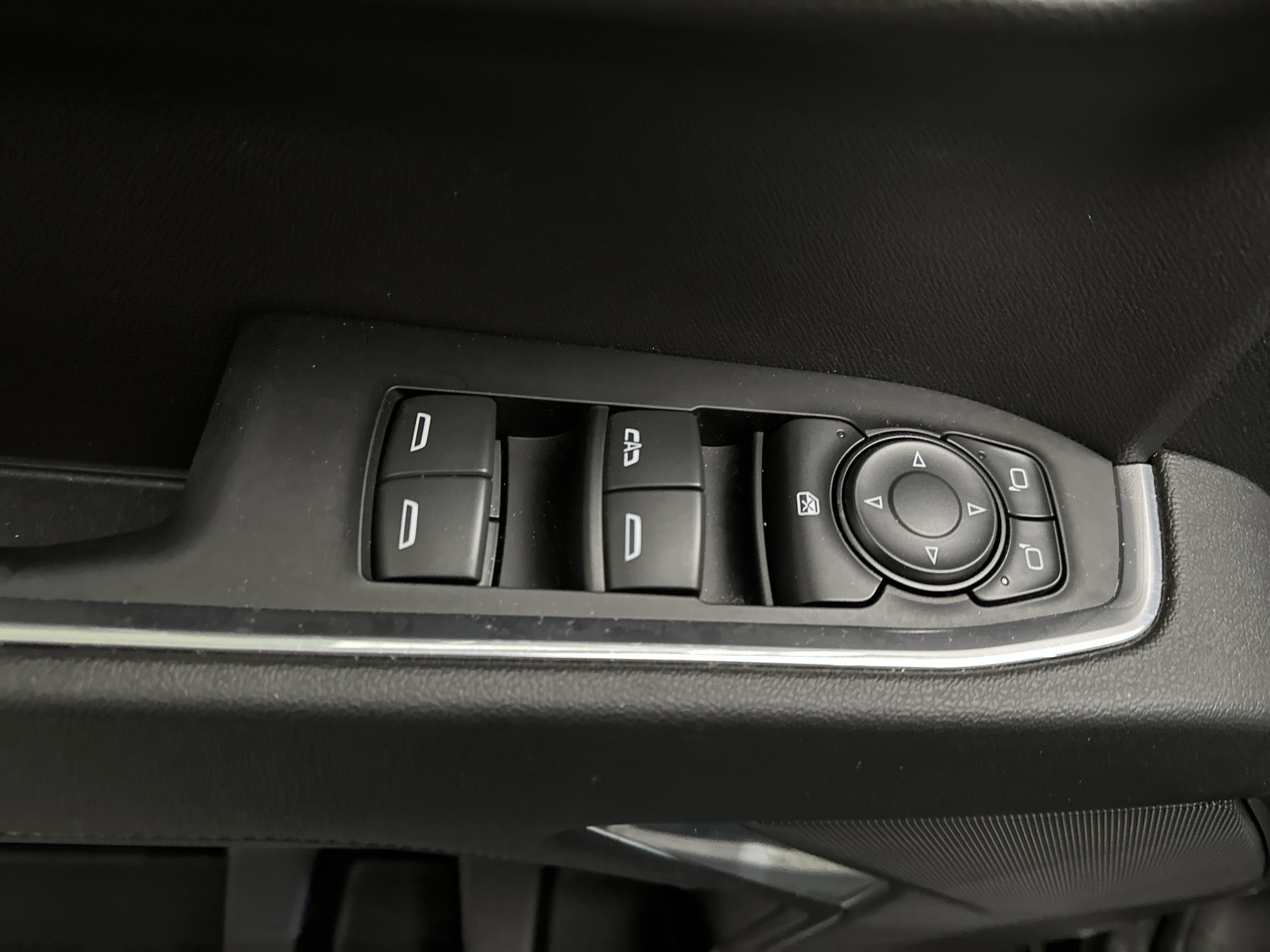 Used 2024 Chevrolet Silverado 1500 LT w/ Z71 Off-Road Package image 18