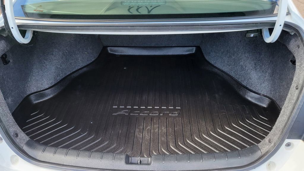 Used 2016 Honda Accord LX image 12