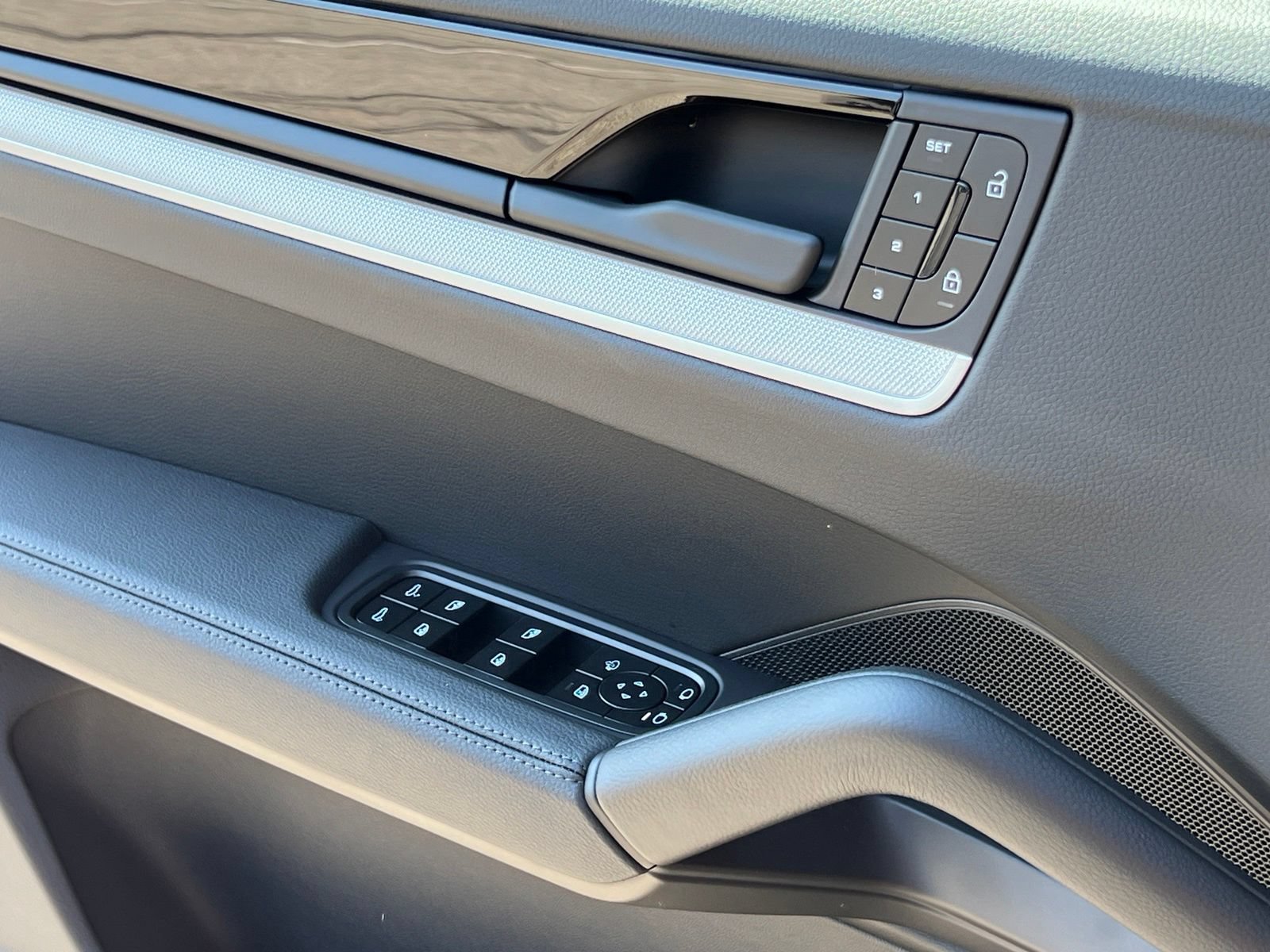 New 2026 Porsche Cayenne Coupe AWD/4WD image 34