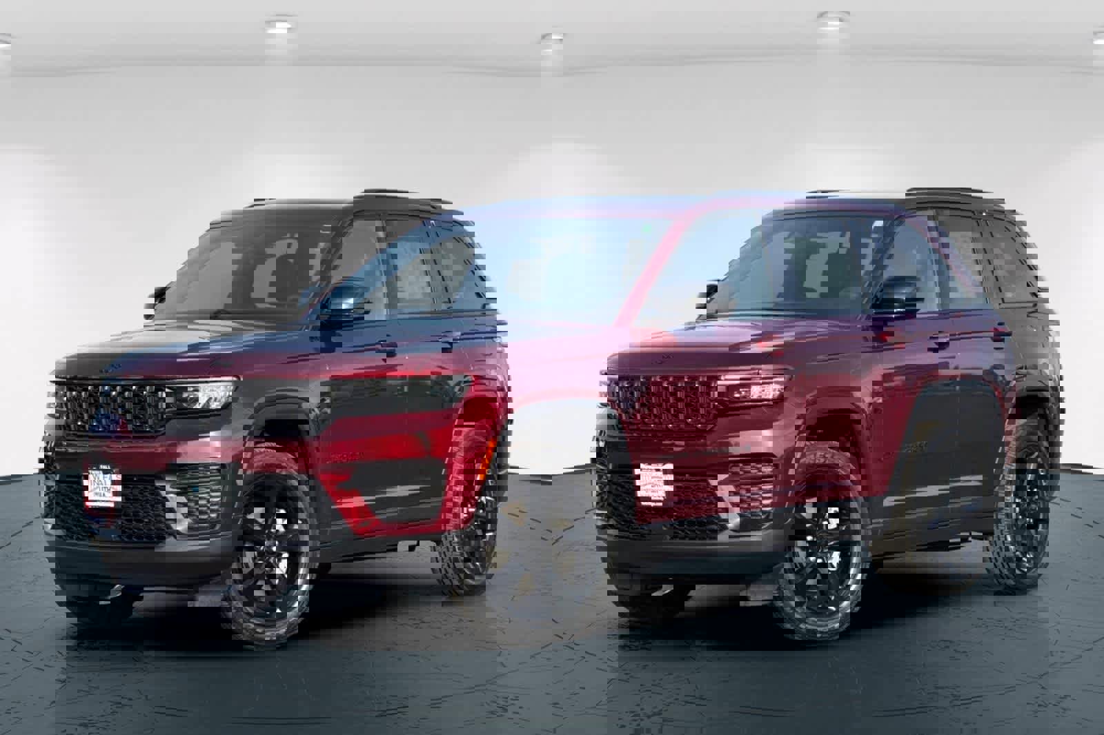 Used 2023 Jeep Grand Cherokee Altitude image 1