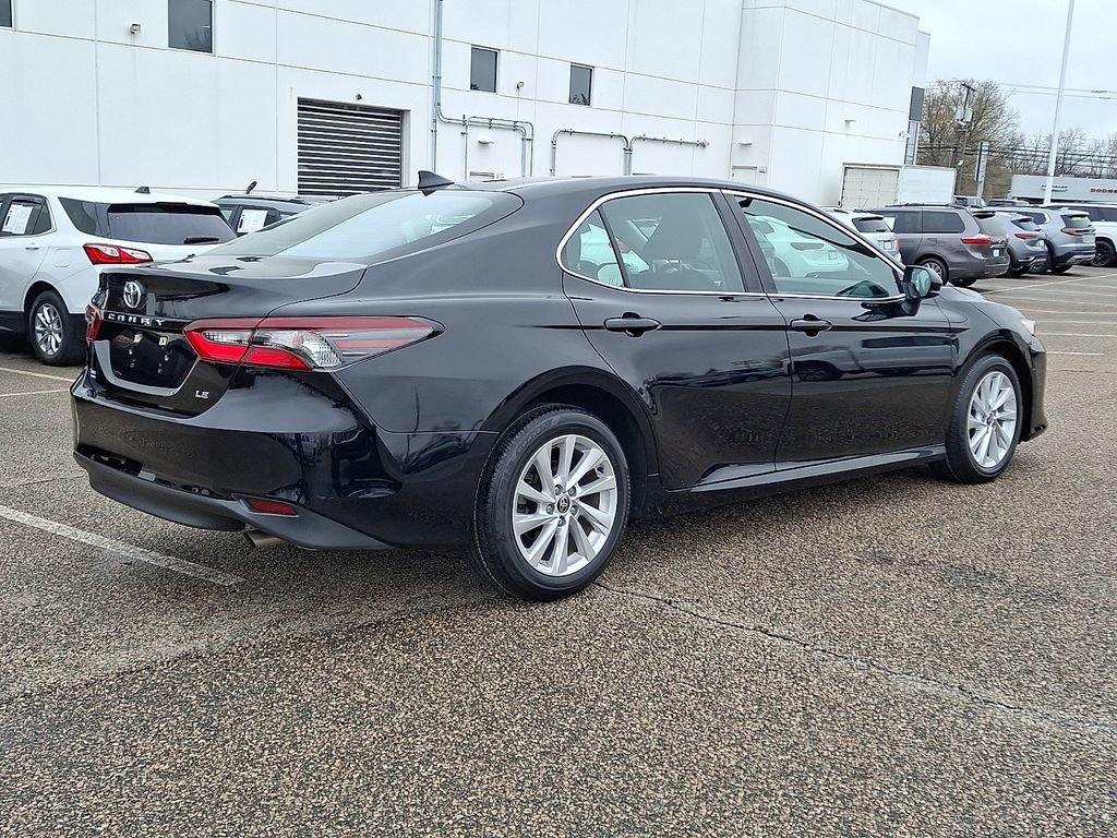 Used 2021 Toyota Camry LE image 9