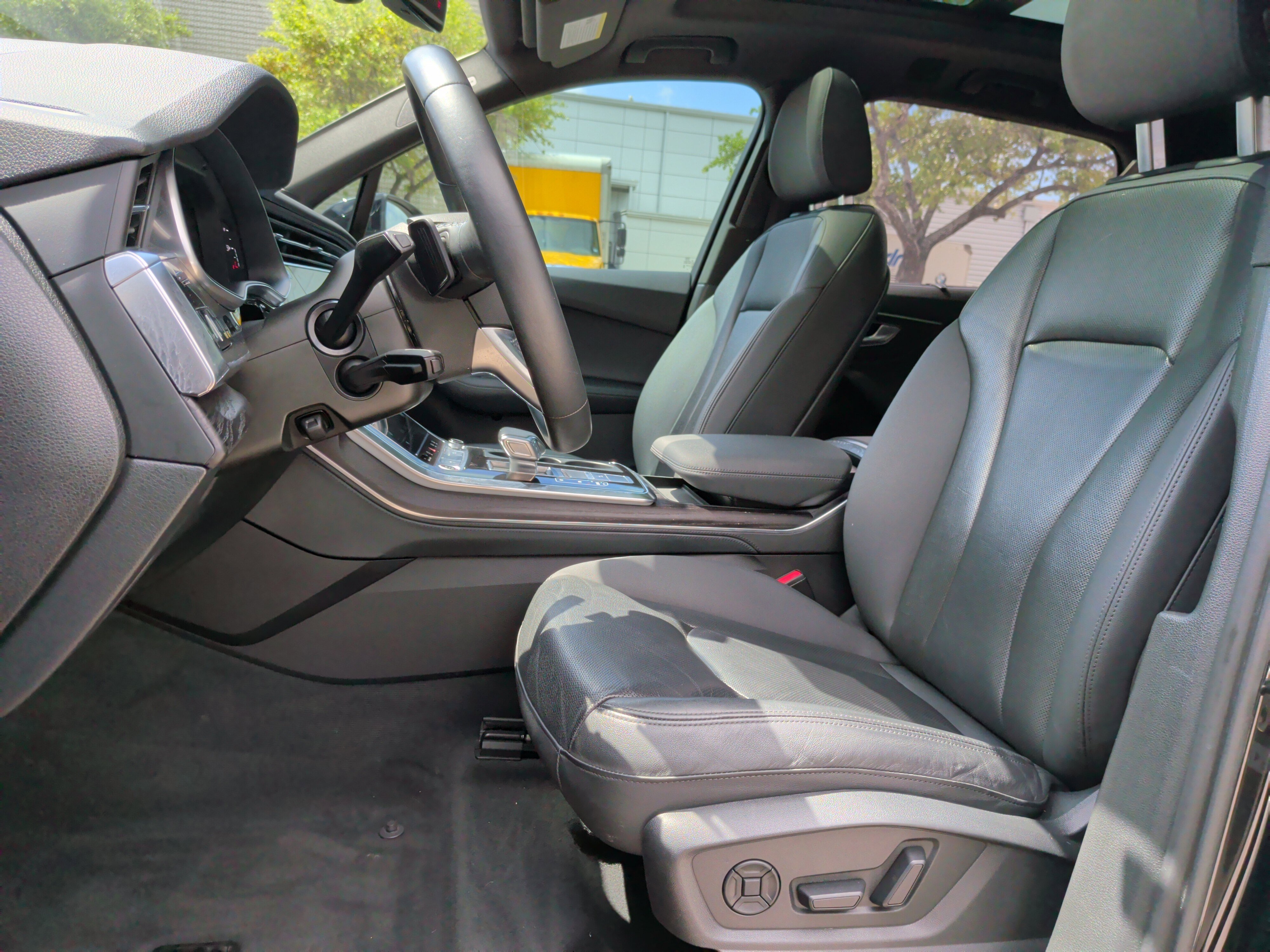 Used 2022 Audi Q7 3.0T Prestige image 17