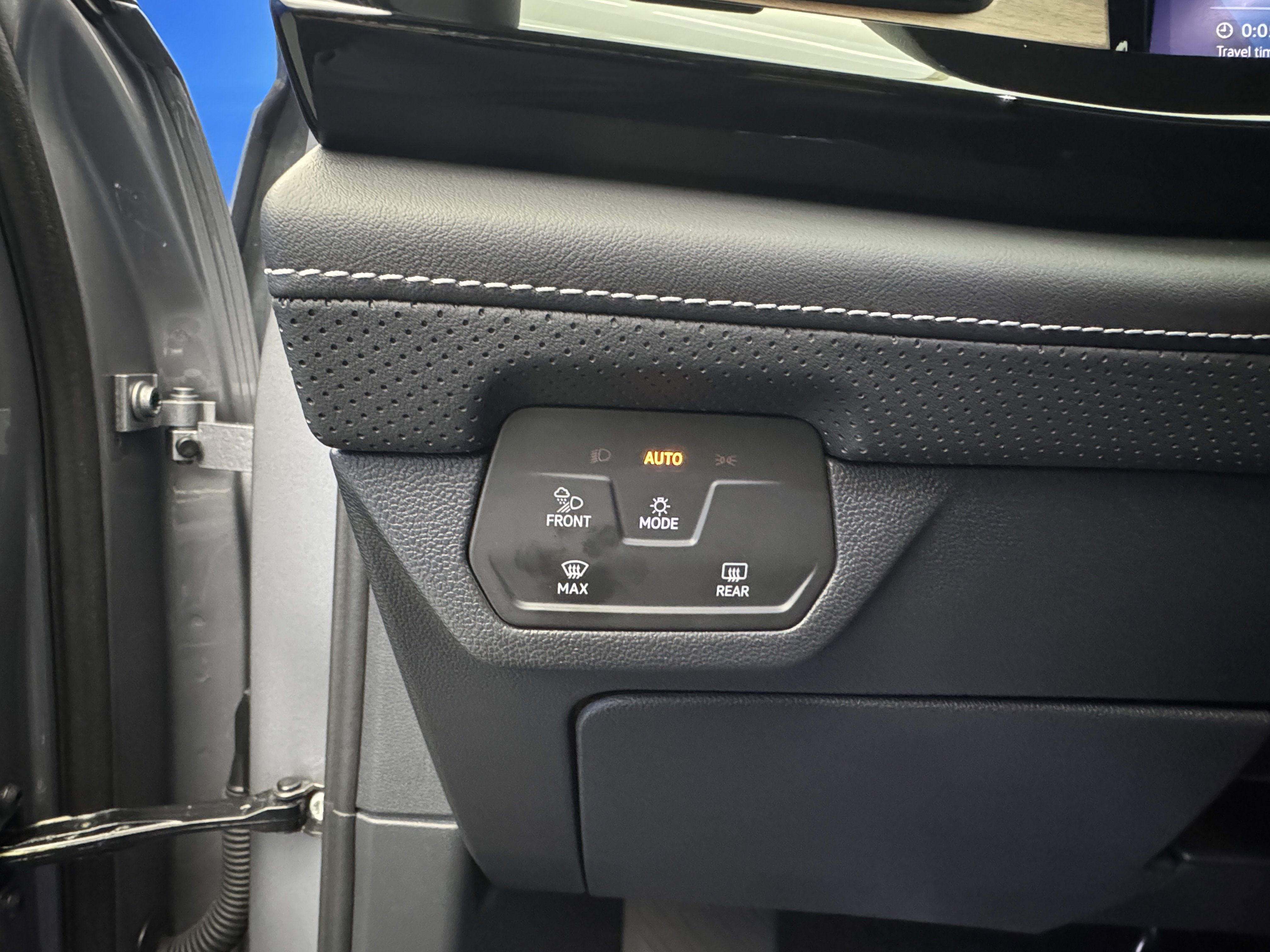 Certified 2025 Volkswagen Atlas SE w/ Panoramic Sunroof Package image 15