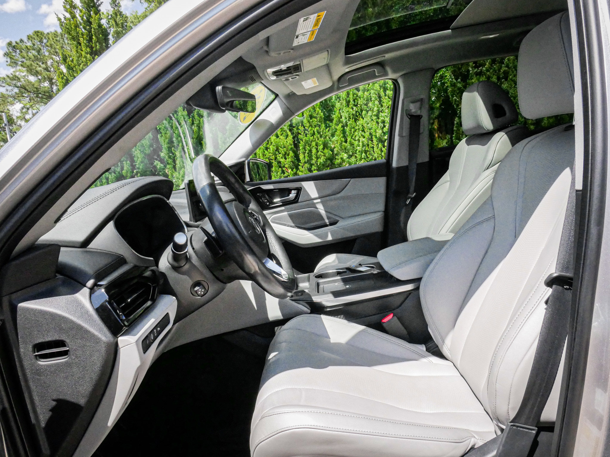 Used 2025 Acura MDX SH-AWD w/ Technology Package image 16