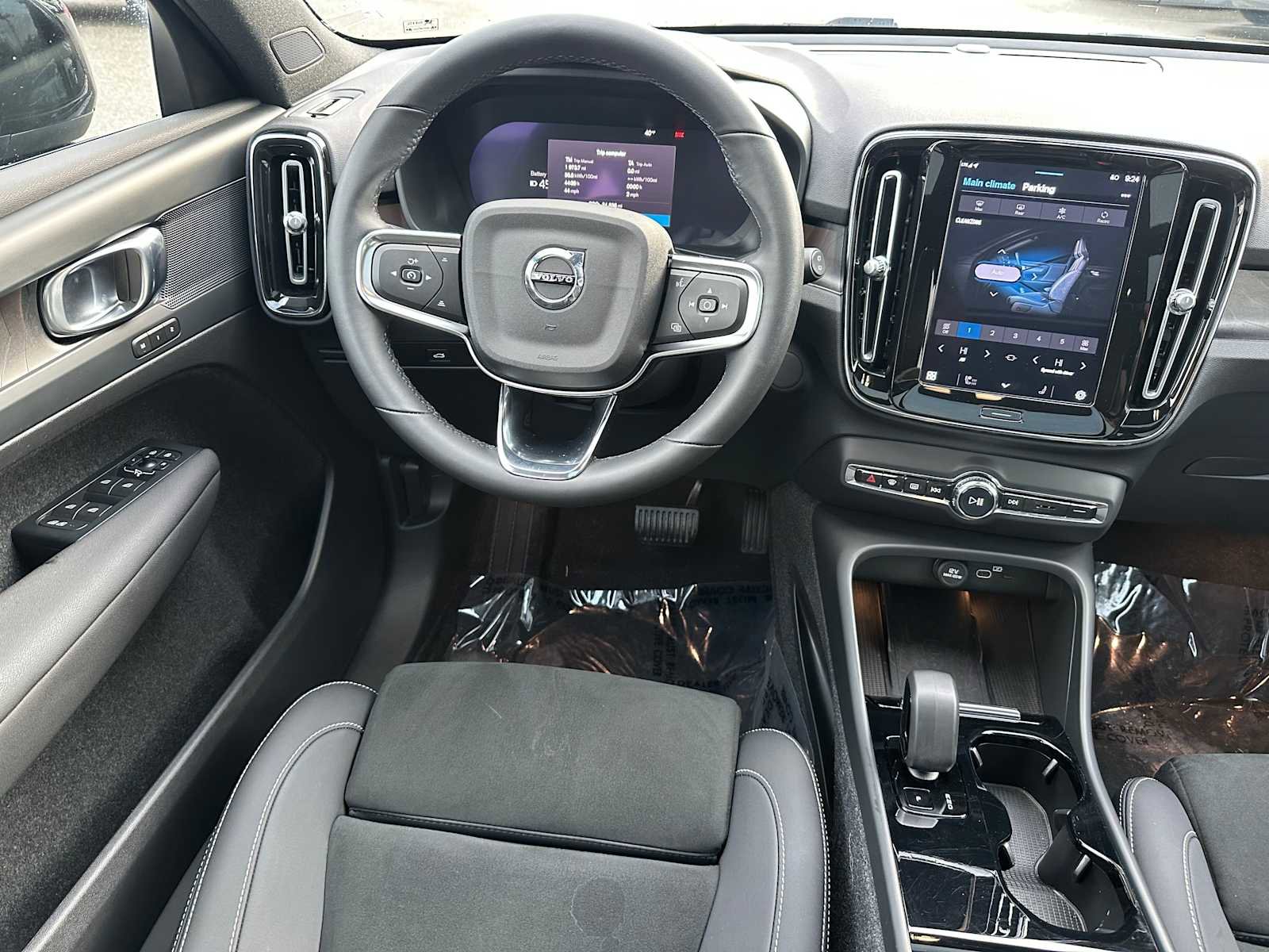 Used 2023 Volvo XC40 Recharge Plus image 18