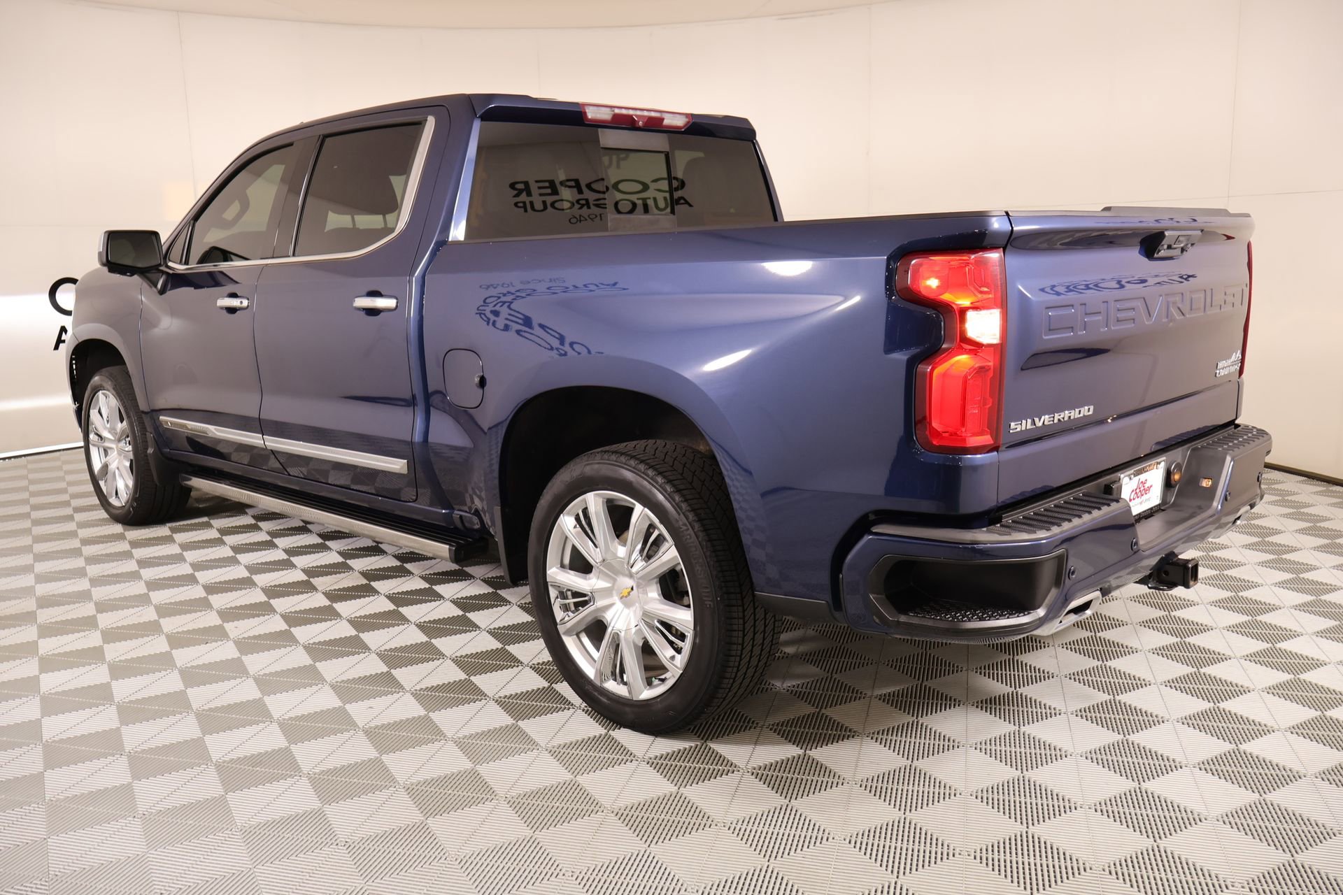 Used 2022 Chevrolet Silverado 1500 High Country w/ High Country Premium Package AWD/4WD image 24