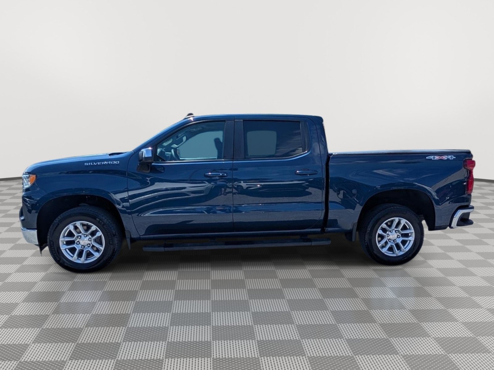 Used 2023 Chevrolet Silverado 1500 LT AWD/4WD image 2