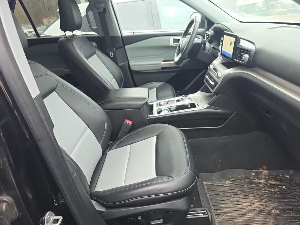 Used 2022 Ford Explorer XLT w/ Equipment Group 202A image 11