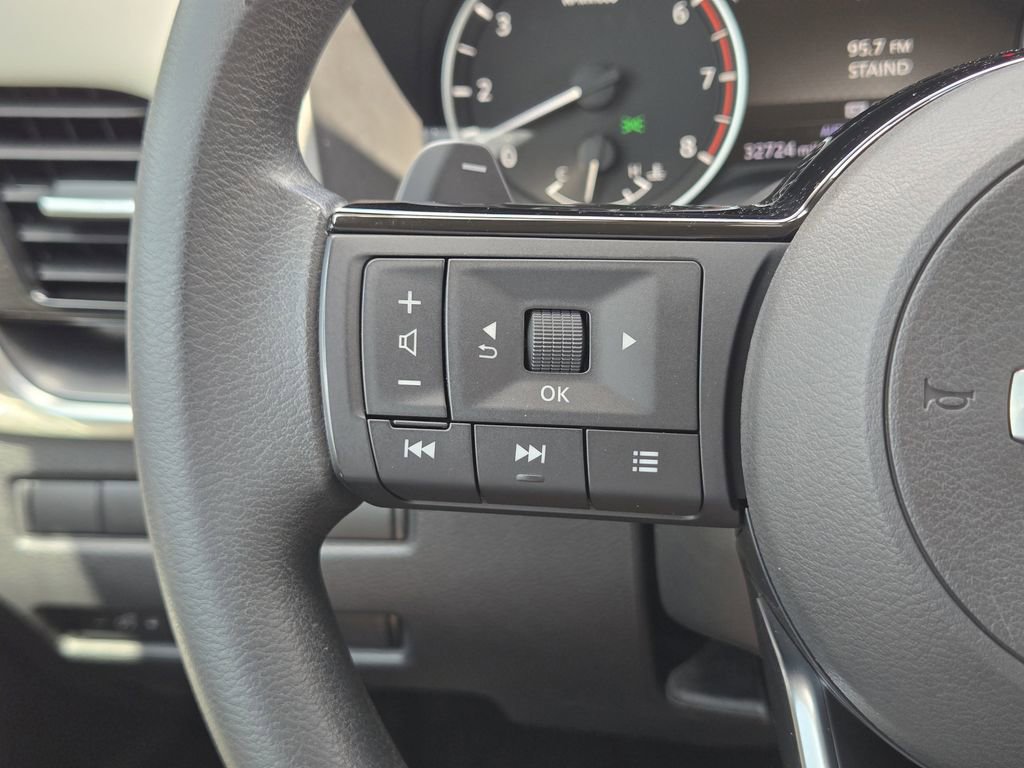 Used 2021 Nissan Rogue SV image 28