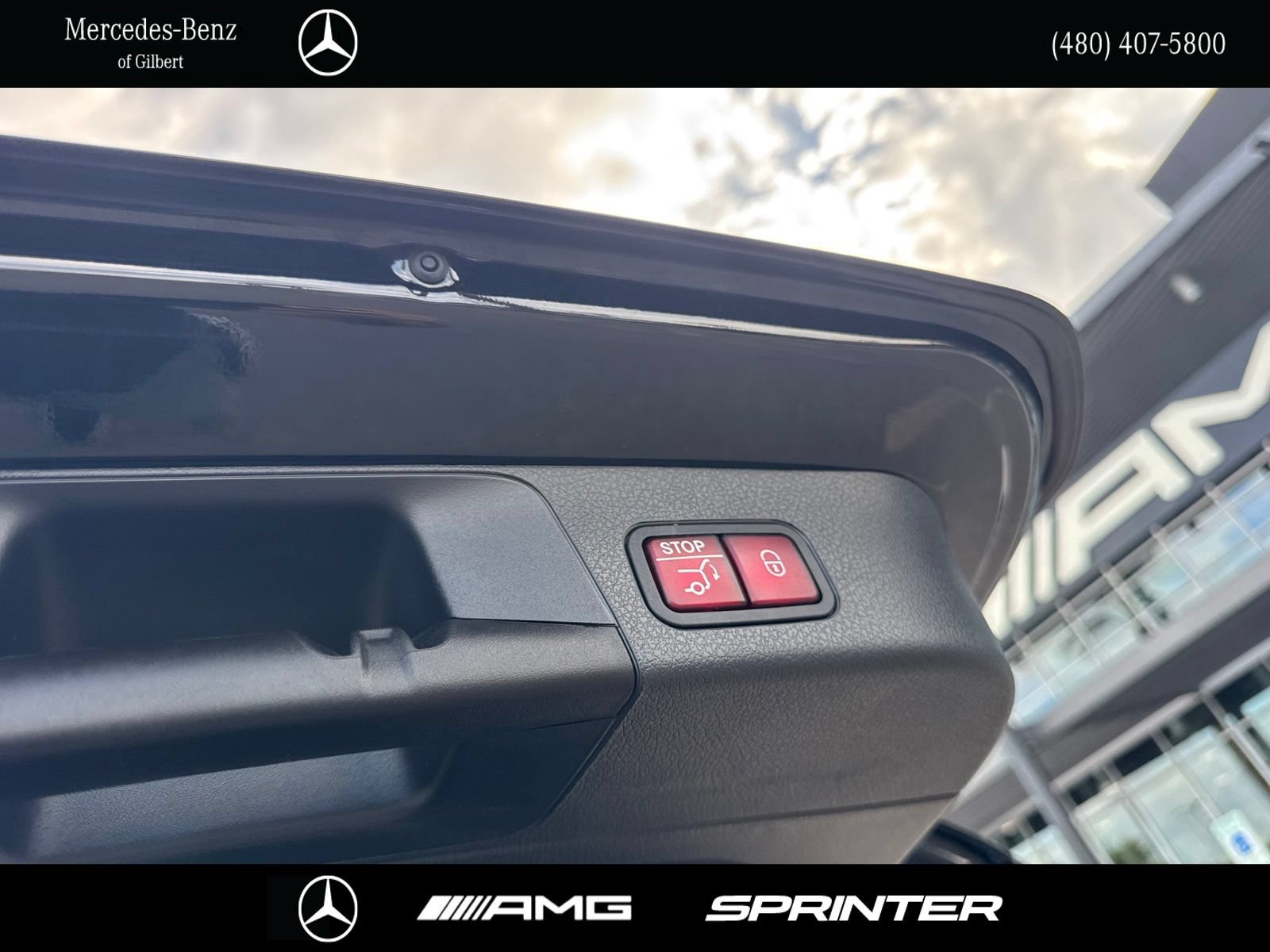 Used 2023 Mercedes-Benz GLB 250 w/ Premium Package image 9