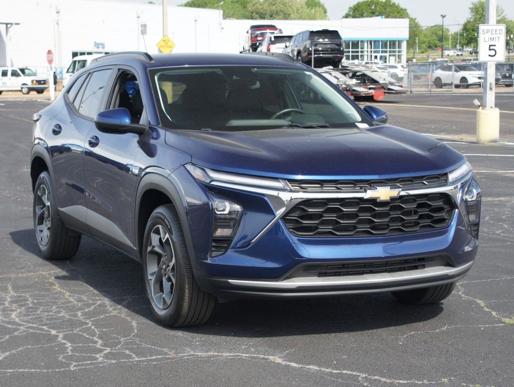 Used 2024 Chevrolet Trax LT w/ Driver Confidence Package image 22