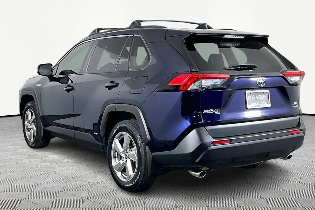 Used 2021 Toyota RAV4 XLE Premium image 4