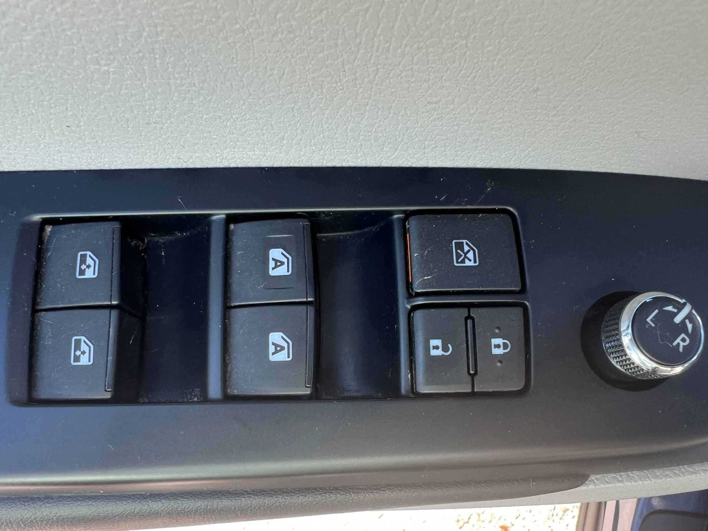 Used 2015 Toyota Highlander XLE AWD/4WD image 18