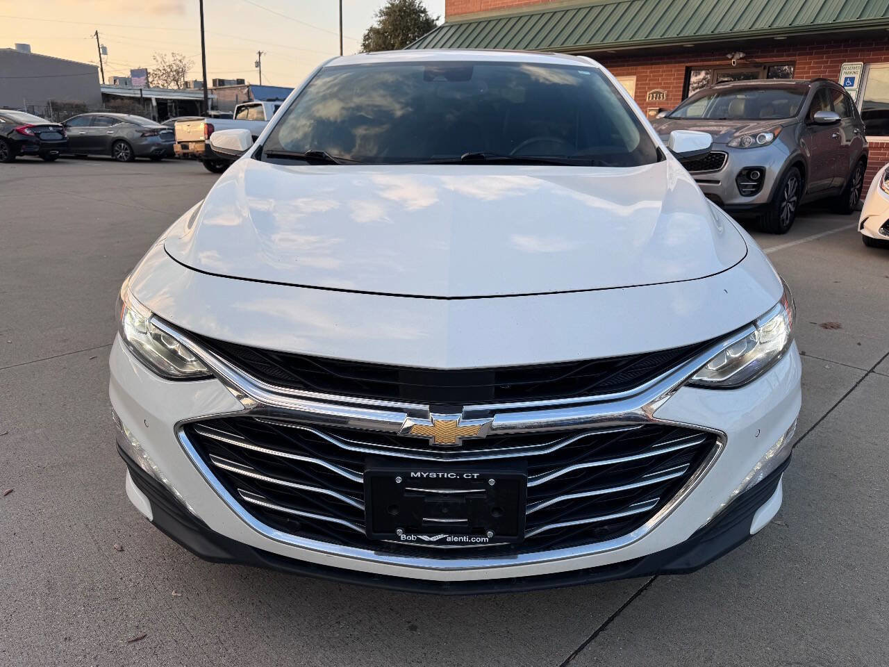 Used 2019 Chevrolet Malibu Premier w/ Sun and Wheel Package image 2