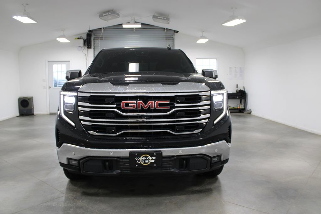 Used 2022 GMC Sierra 1500 SLT AWD/4WD image 3