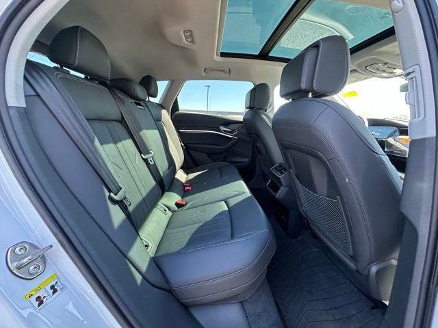 Used 2022 Audi e-tron Premium AWD/4WD image 31
