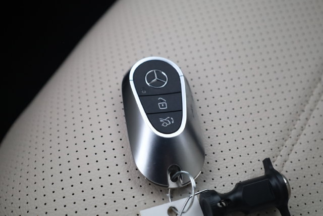 Used 2025 Mercedes-Benz GLC 300 image 26