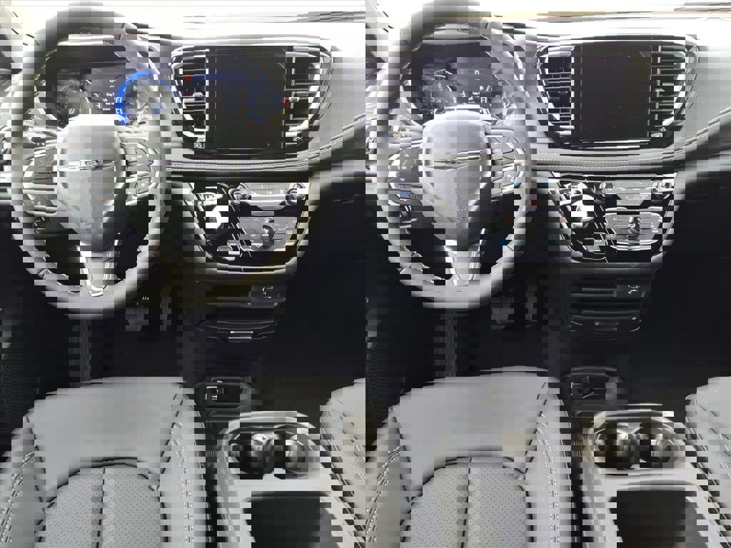 New 2026 Chrysler Pacifica Select image 8