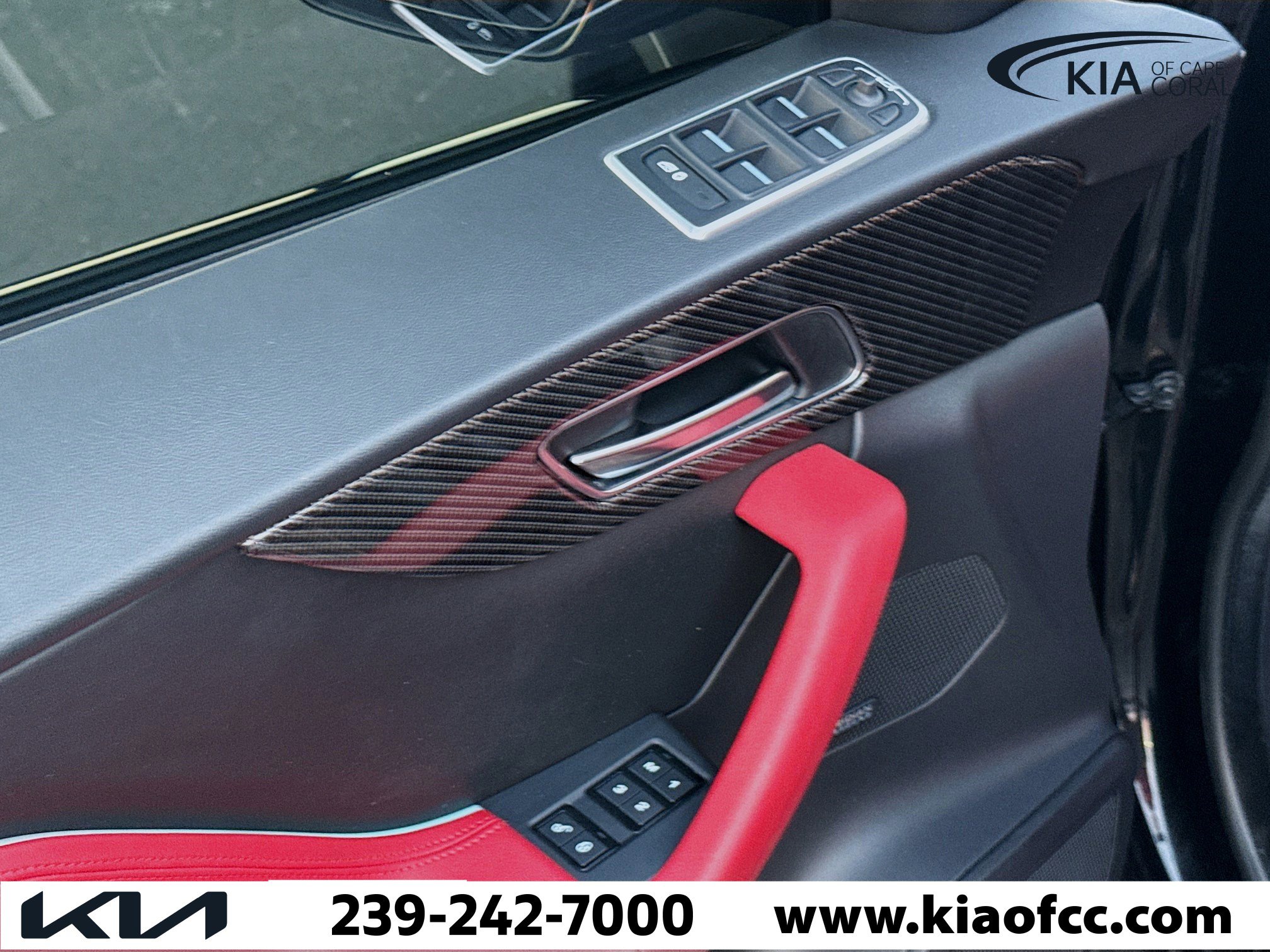 Used 2020 Jaguar F-PACE SVR image 22