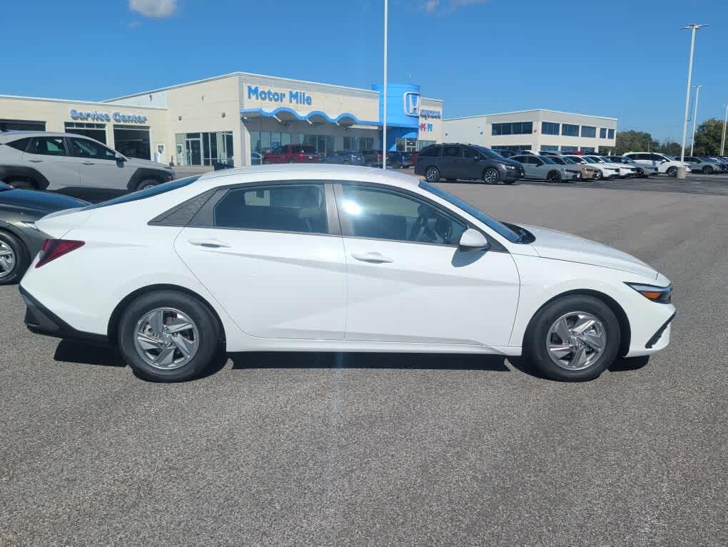 New 2026 Hyundai Elantra SE FWD image 16