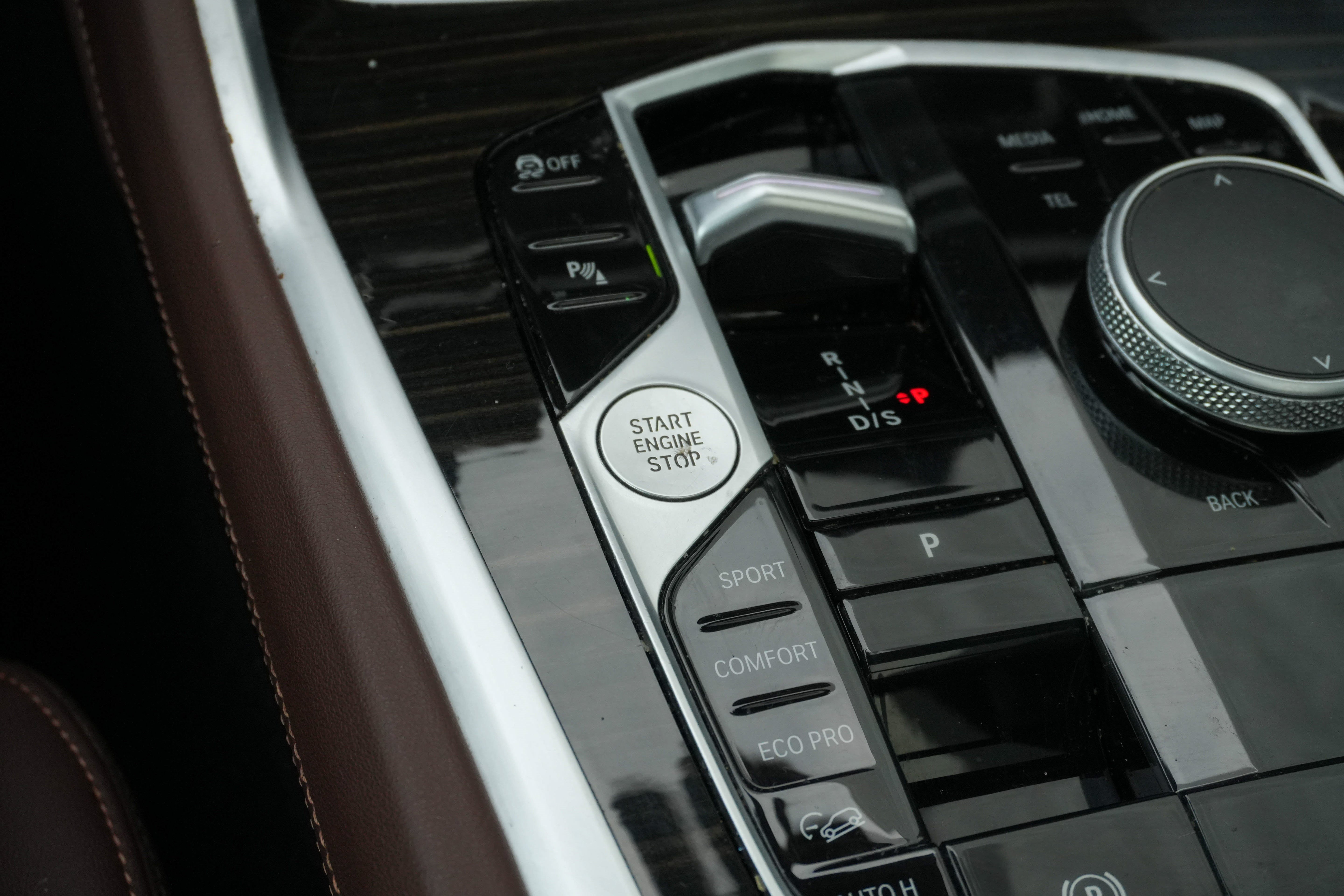 Certified 2025 BMW X6 xDrive40i AWD/4WD image 30