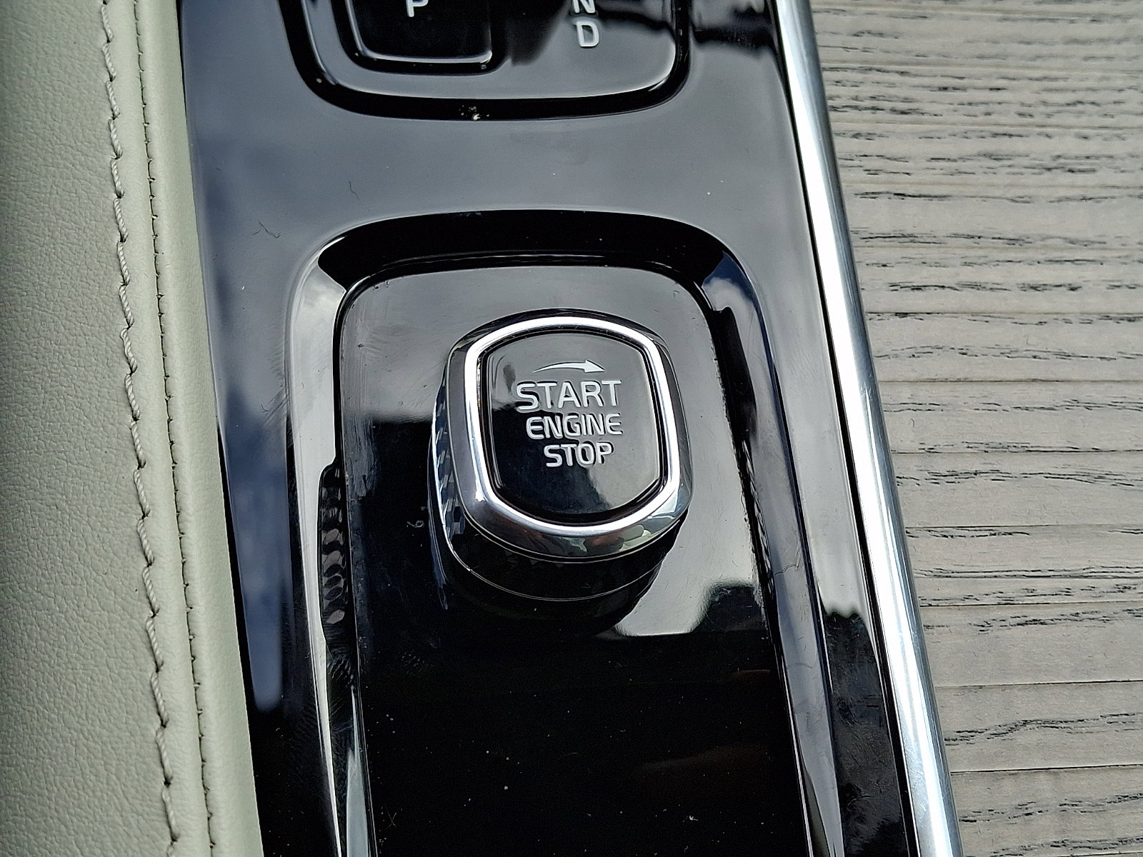 Certified 2024 Volvo XC90 T8 Plus AWD/4WD image 24