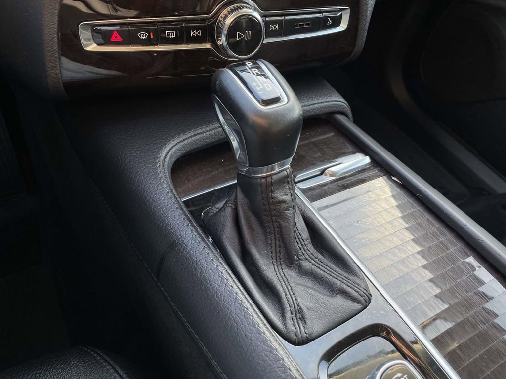 Used 2019 Volvo XC90 T6 Momentum w/ Advanced Package image 21