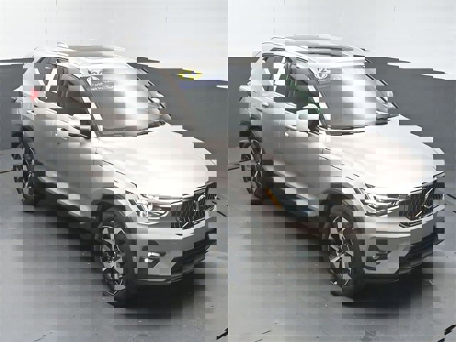 Certified 2024 Volvo XC40 B5 Plus w/ Protection Package Premier image 41