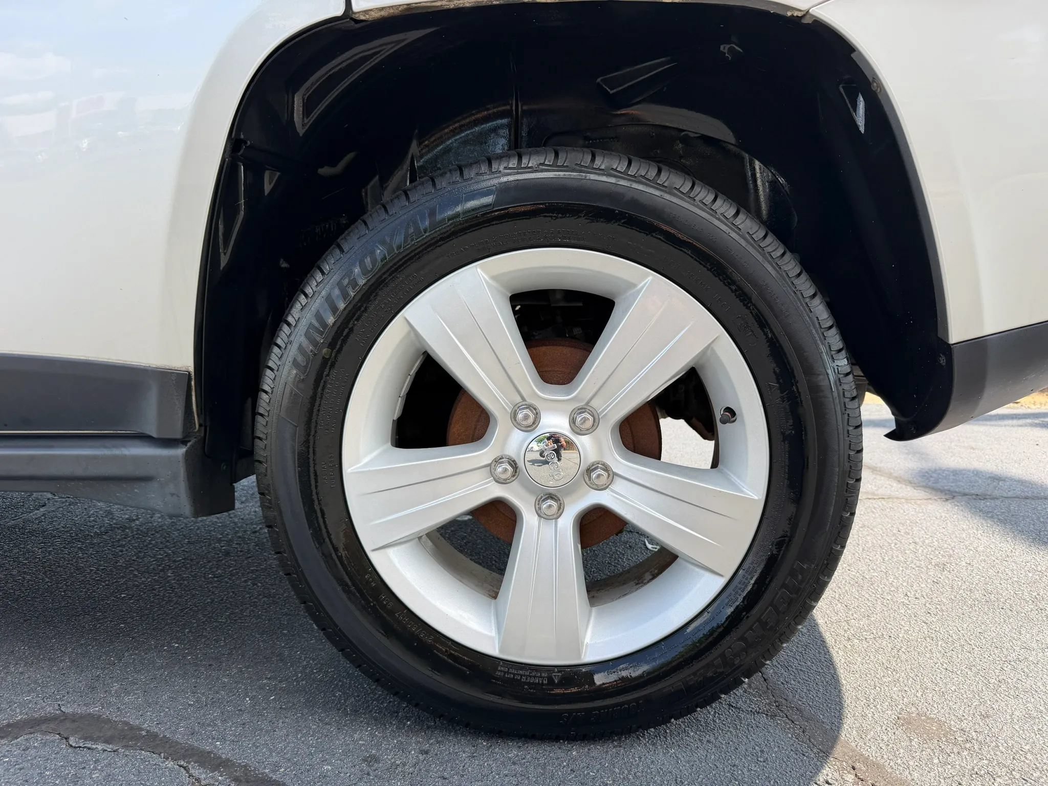 Used 2014 Jeep Compass Latitude FWD image 25